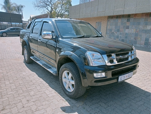 Isuzu KB 300 TDi LX Double Cab For Sale R 134 999 Carfind Co Za