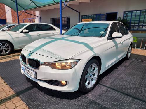 BMW 320i (F30)