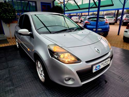 Renault Clio III 1.6 Dynamique 5 Door Auto