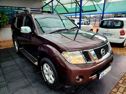 Nissan Pathfinder 2.5 dCi LE