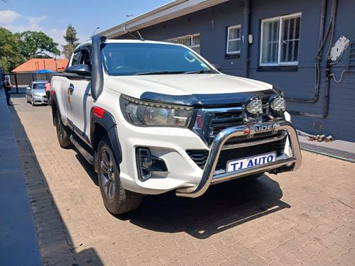 Toyota Hilux 2.4 GD-6 RB SRX Extra Cab 