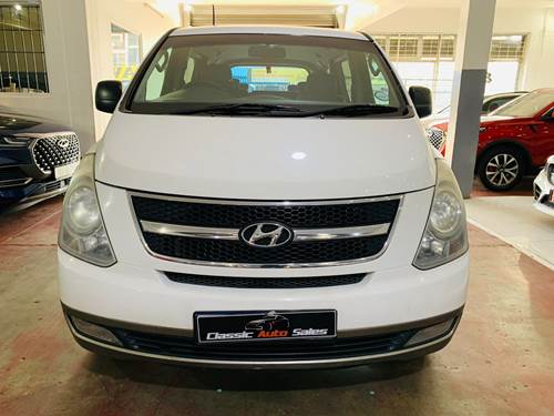 Hyundai H1 2.4 CVVT GLS 9 Seater