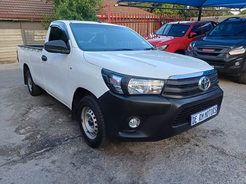 Toyota Hilux 2.4 GD 5MT Aircon Single Cab