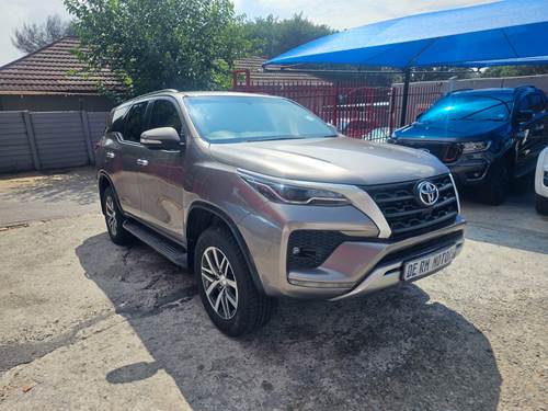 Toyota Fortuner IV 2.8 GD-6 Raised Body