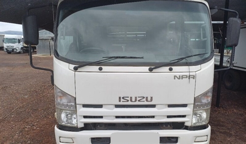 Isuzu NPR 400 - Auto / Manual Tansmission - Crew Cab