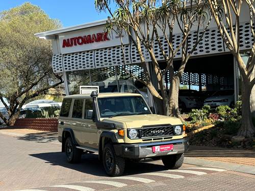 Toyota Land Cruiser 76 4.5 Diesel Station Wagon