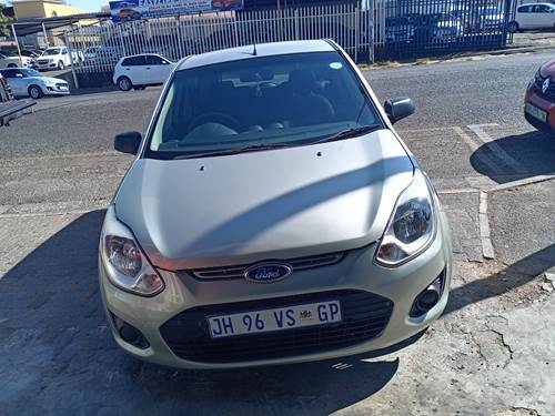 Ford Figo 1.4i Trend 5-Door Hatch Back