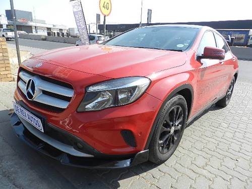 Mercedes Benz GLA 200 7G-Tronic