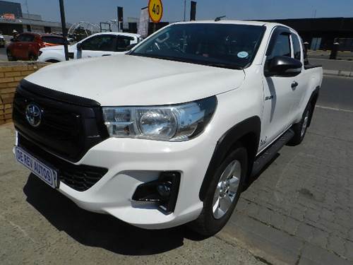 Toyota Hilux 2.4 GD-6 RB SRX Extra Cab 