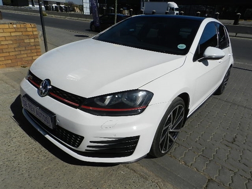 Volkswagen (VW) Golf 7 GTi 2.0 TSi Performance DSG