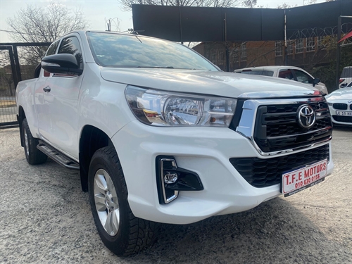 Toyota Hilux 2.4 GD-6 RB SRX Extra Cab 