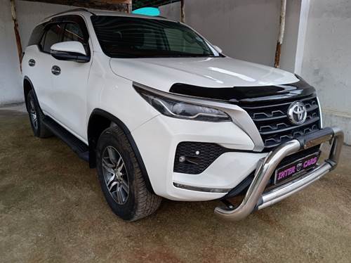 Toyota Fortuner V 2.4 GD-6 Raised Body