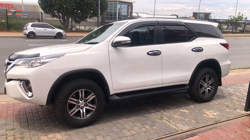 Toyota Fortuner IV 2.4 GD-6 Raised Body