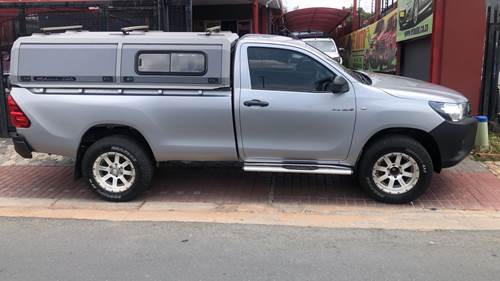 Toyota Hilux 2.4 GD 5MT Aircon Single Cab