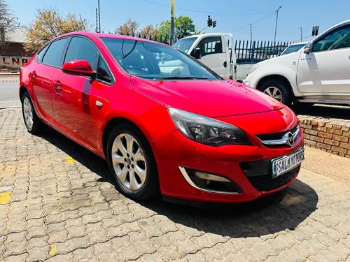 Opel Astra 1.4 Turbo Essentia Sedan Auto