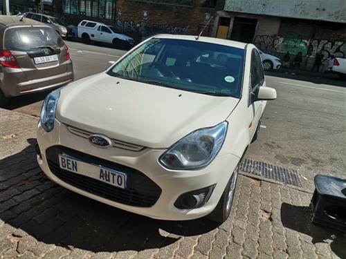 Ford Figo 1.4i Ambiente 5-Door Hatch Back