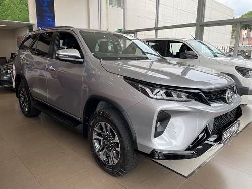 Toyota Fortuner VI 2.4GD-6 Raised Body