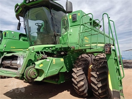 John Deere S660 - Combine (Agric)