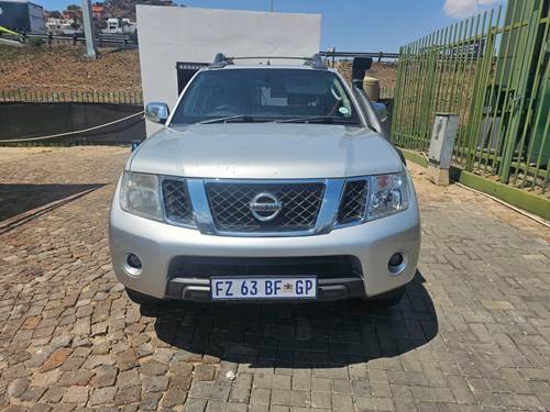 Nissan Navara 3.0 dCi Double Cab LE Auto 4X4