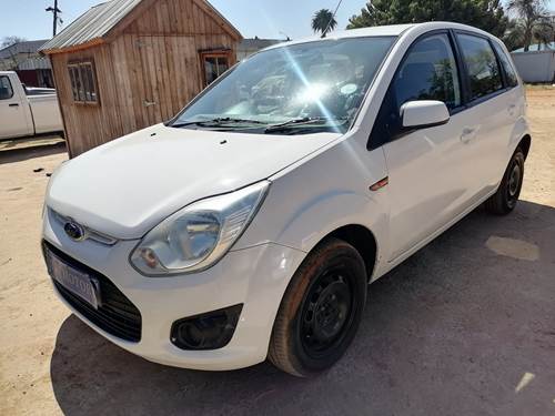 Ford Figo 1.4i Trend 5-Door Hatch Back