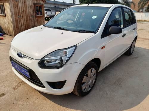 Ford Figo 1.4i Trend 5-Door Hatch Back