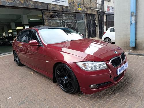 BMW 320i (F30)