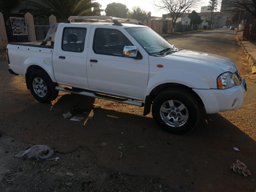 Nissan Hardbody NP300 2.4i Hi-Rider 4X4 Double Cab