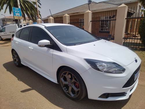 Ford Focus 2.0 GTDi ST1 5 Door