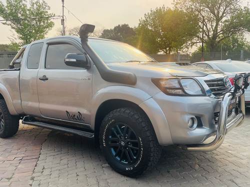 Toyota Hilux ( II) 3.0 D-4D Raider Xtra Cab 4X4