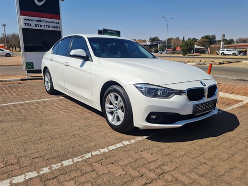 BMW 320i (F30) Auto