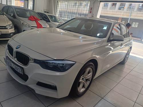 BMW 320i (F30)