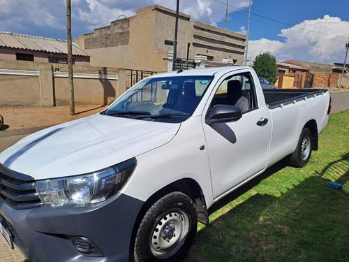 Toyota Hilux 2.4 GD Aircon Single Cab