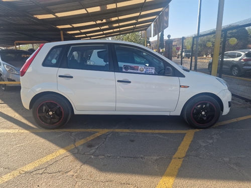 Ford Figo 1.4i Ambiente 5-Door Hatch Back