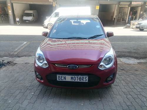 Ford Figo 1.4i Trend 5-Door Hatch Back