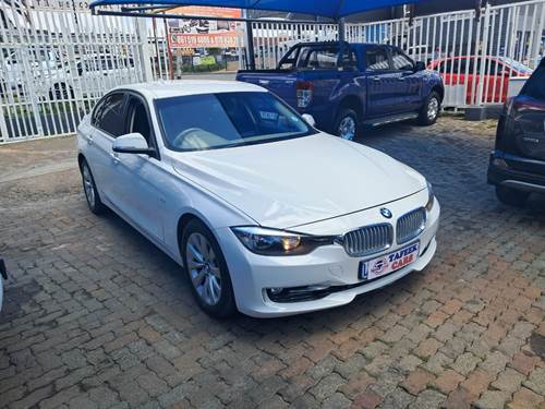 BMW 320i (F30)