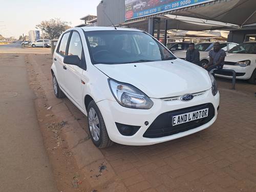 Ford Figo 1.4i Trend 5-Door Hatch Back