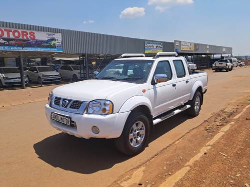 Nissan Hardbody NP300 2.4i 4X4 Double Cab