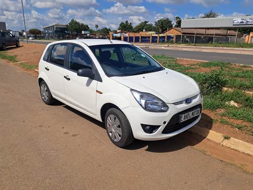 Ford Figo 1.4i Trend 5-Door Hatch Back