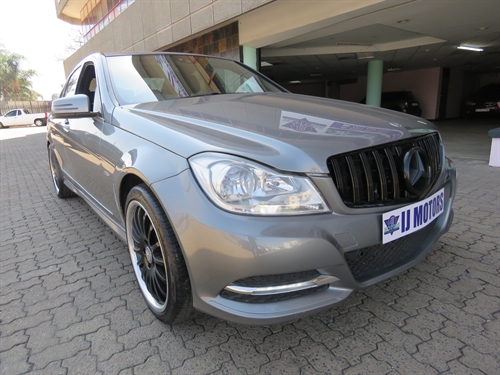 Mercedes Benz C 300 Avantgarde Edition C 7G-Tronic