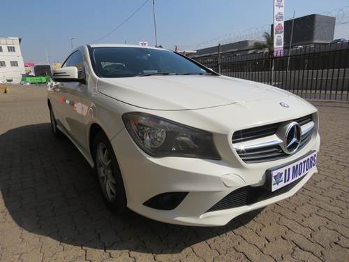 Mercedes Benz GLA 200 7G-Tronic