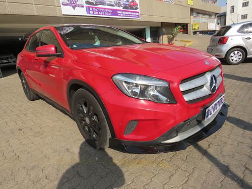 Mercedes Benz GLA 200 7G-Tronic