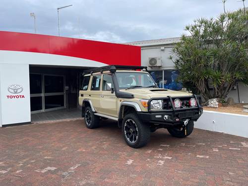 Toyota Land Cruiser 76 4.5 Diesel Station Wagon