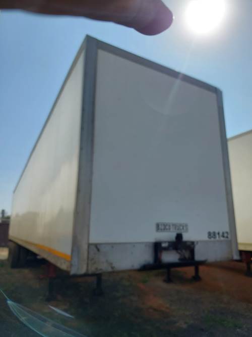 Hendred Fruehauf Reefer Box Body