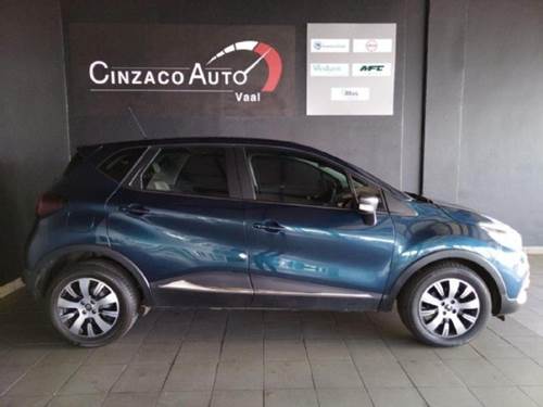 Renault Captur 900T Blaze 5 Door