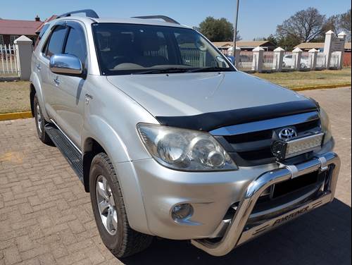 Toyota Fortuner I 4.0 V6 Raised Body