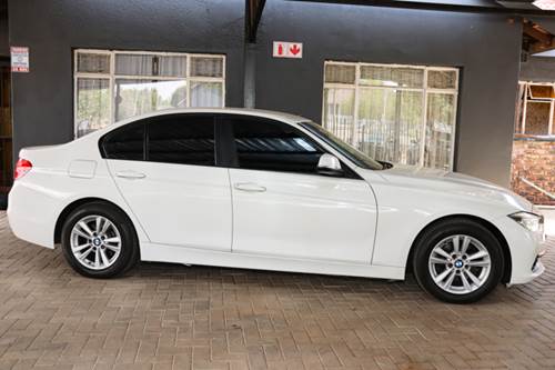 BMW 320i (F30) Auto