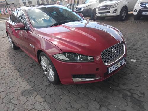 Jaguar XF 2.0 i4 Luxury