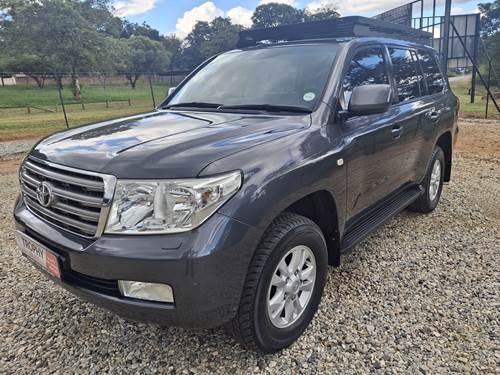 Toyota Land Cruiser 200 VX V8 Auto