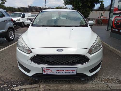 Ford Focus 1.0 EcoBoost Ambiente Sedan