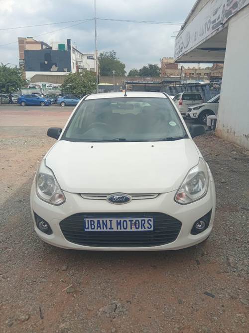 Ford Figo 1.4i Trend 5-Door Hatch Back